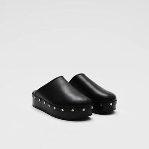 CO black round-toe studded Clog platforms women's 7 men's 5.5